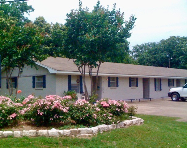 1600 West Lane - 9