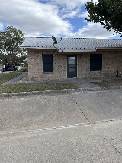 110 North Crockett Street