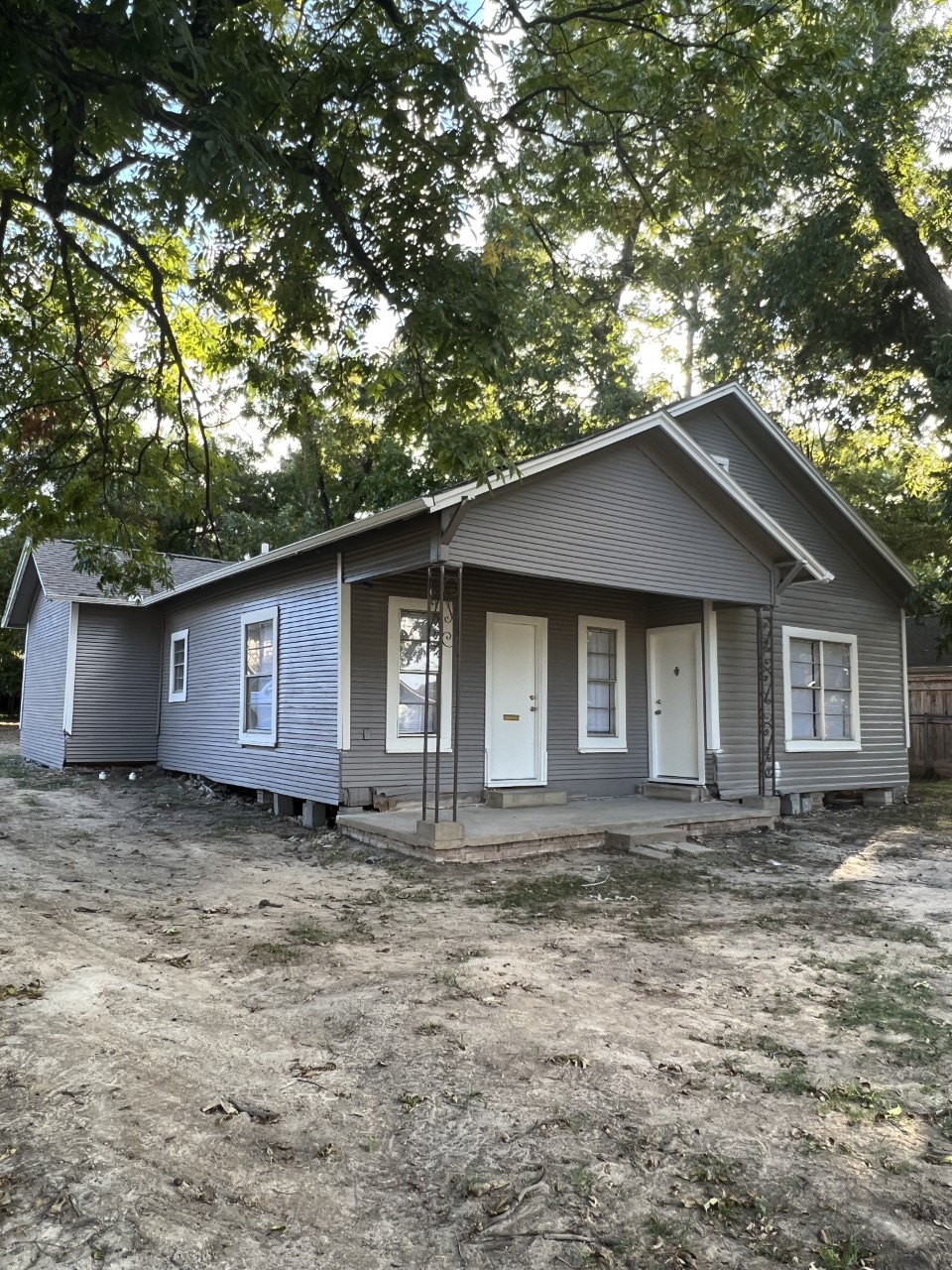 301 West College Street - 301 W College